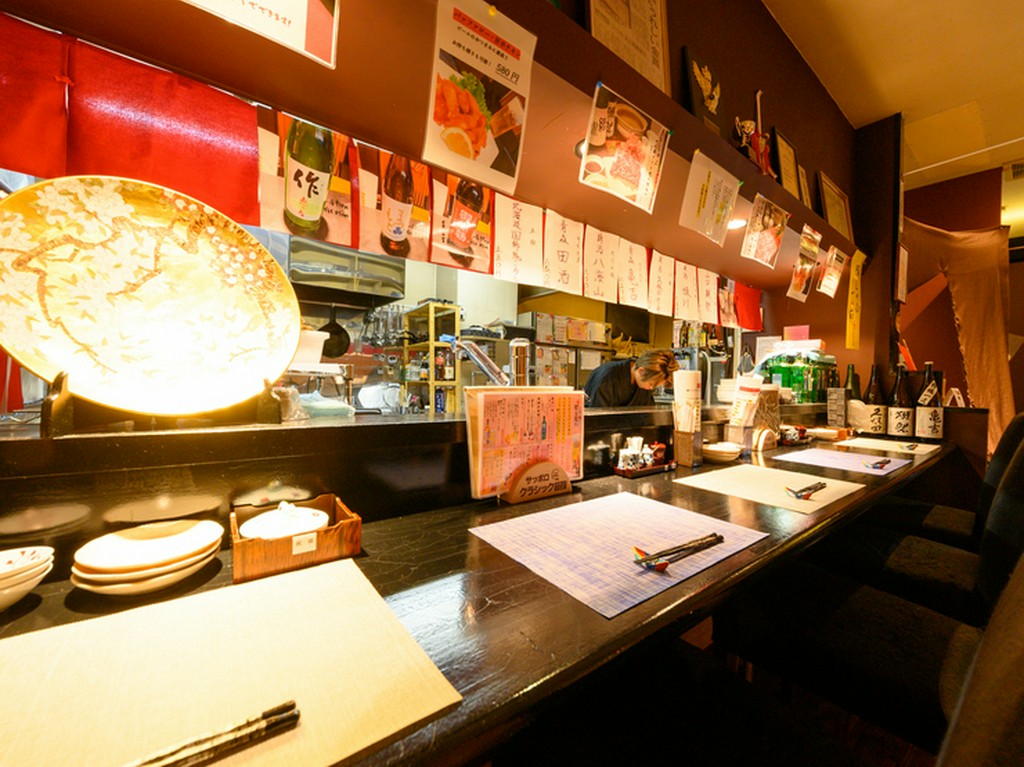 思い思いに好きなものを食べ、飲める、お一人様の特等席