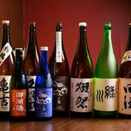 日本酒は新潟県のものを中心に、料理に合わせて店主自ら選りすぐったもの。人気の『久保田』『獺祭』などのほか、希少な銘柄が入荷していることもあるので、尋ねてみてはいかがでしょう。