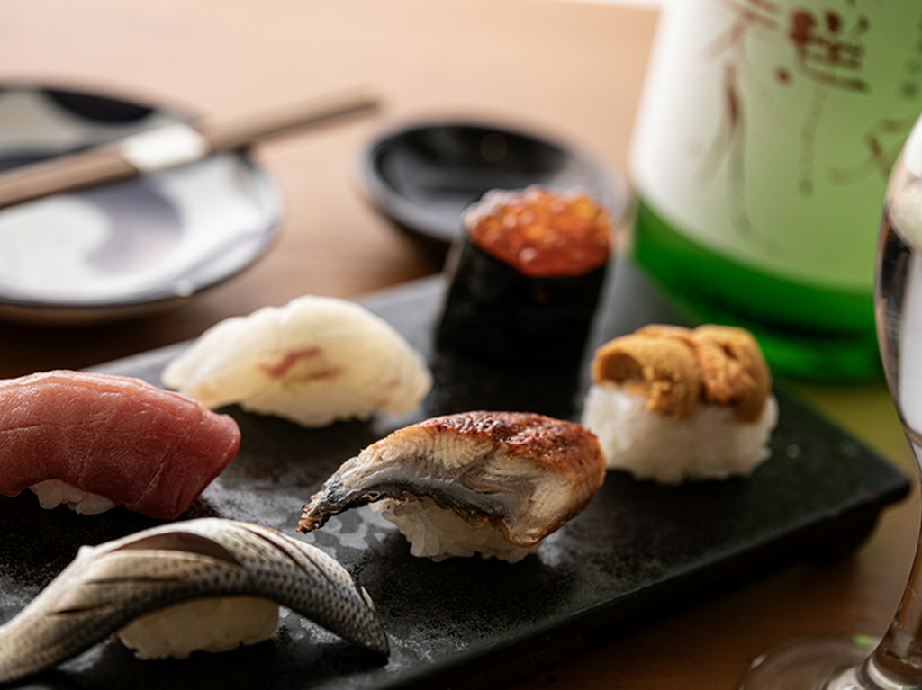 【おまかせにぎり盛り 特六種】1,880円