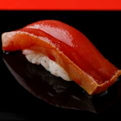 鮨の道一筋35年の職人が江戸前の心意気が薫る握りを披露