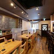 魚料理をメインに素材を活かしたアレンジを加えた、オリジナリティあふれるメニューが楽しめるお店。豊富な肴が用意されているのも魅力です。普段のデートはもちろん、時には夫婦での食事会はいかがでしょう。