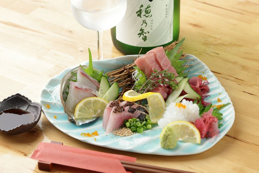 新鮮な魚介の旨みをそのままに、四季の移ろいを表現