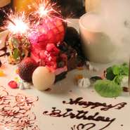 記念日デートや誕生日デートのご飯でお店をお探しでしたら当店へ。お連れ様や大切な方へのサプライズメッセージを入れた「メッセージプレート」をサービスで対応しております。ご予約の際に一言。お気軽にどうぞ。