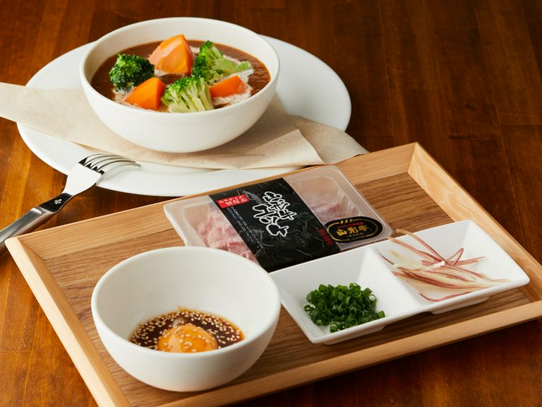 人気の2品をセットで味わう贅沢『山形牛ユッケ&ビーフシチューセット』