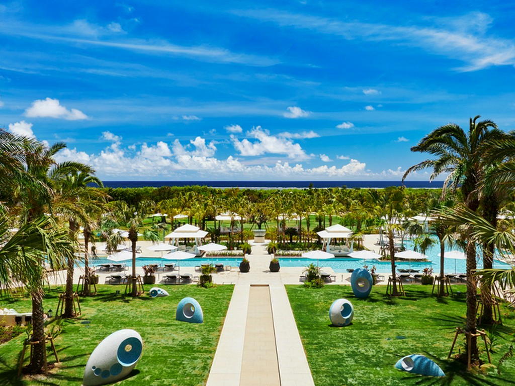 ラグジュアリーで開放感あふれる、南国リゾートレストラン