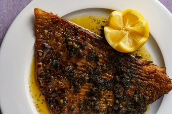 鮮魚のムニエル・ブールノワゼット - 焦がしバターソース