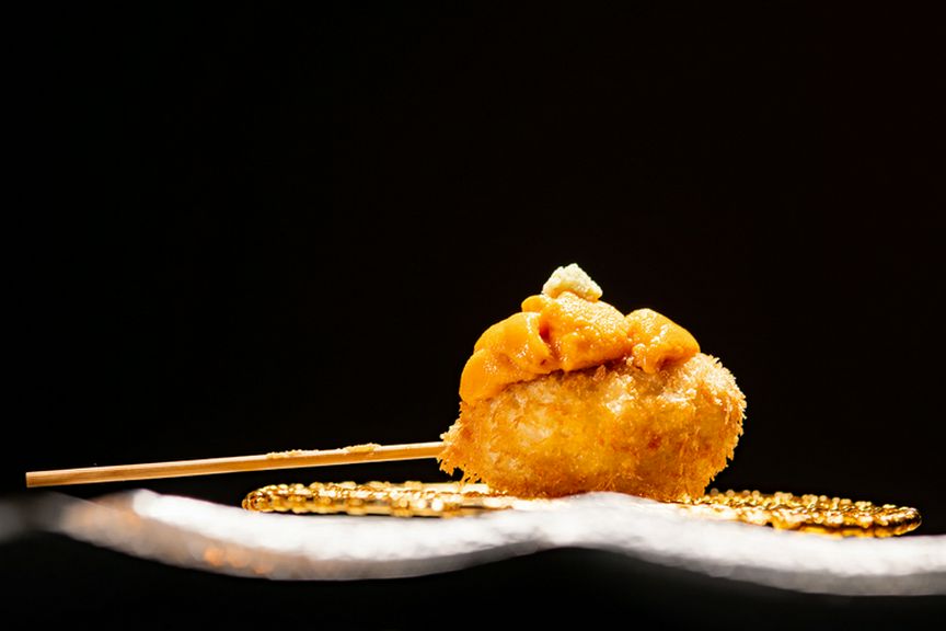 食感のコントラストも楽しい、生ウニをのせた贅沢な『子持ち昆布』