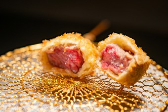 半レアに仕上げた絶妙な火入れで肉のポテンシャルを最大限に発揮する『土佐赤牛フィレ』