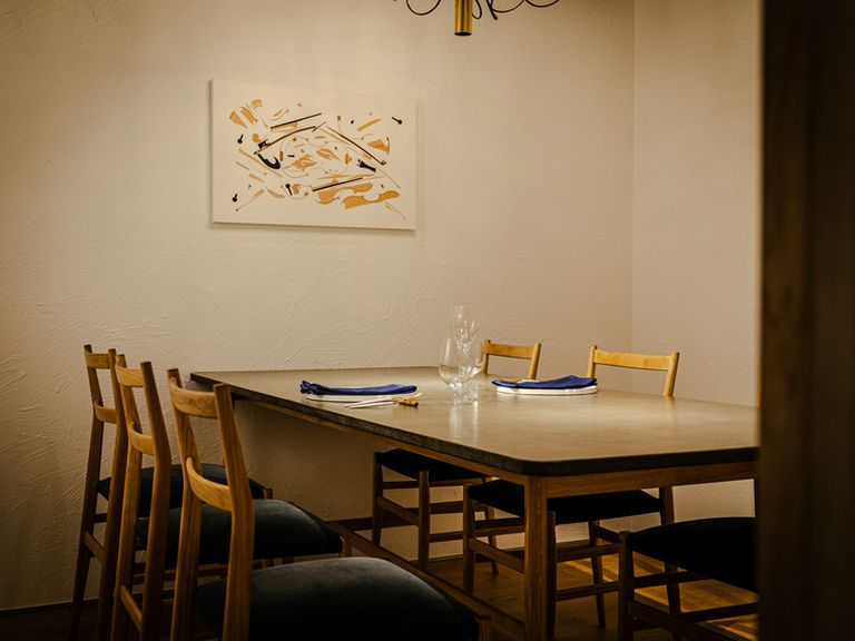 アートに囲まれた個室は、特別な時に訪れたい