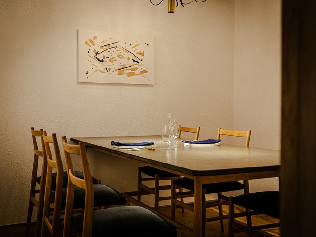 アートに囲まれた個室は、特別な時に訪れたい				