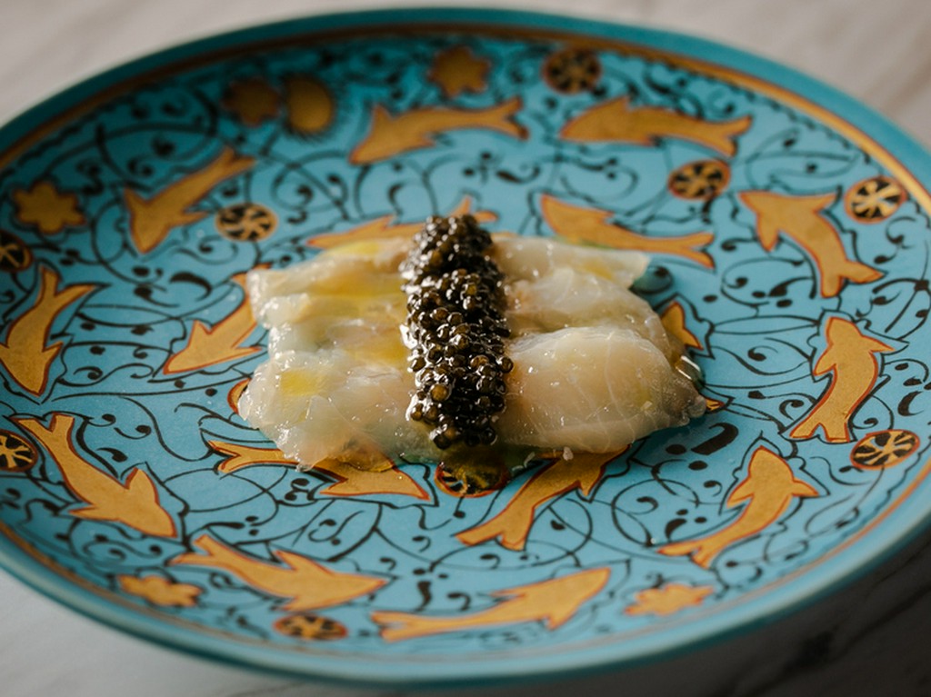 食材探しの旅で生まれた料理『チョウザメのカルパッチョ』