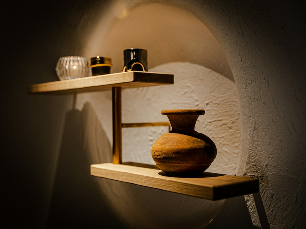 レストランの随所にちりばめられている本物のアートピース	