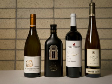 料理とのマリアージュを意識して、シェフとソムリエで厳選