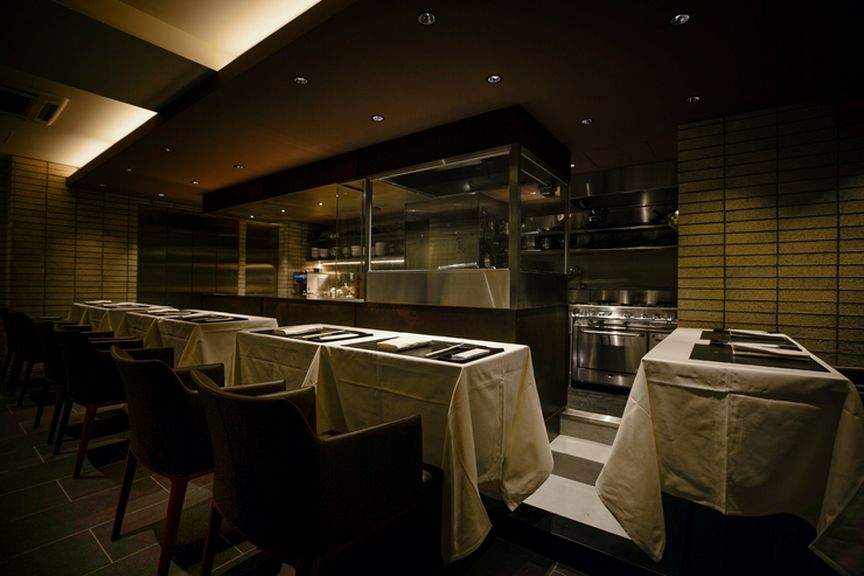 出来立てのおいしさをスピーディに届けるオープンキッチン