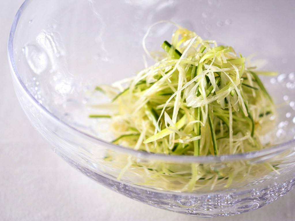 丁寧な仕事の積み重ねで完成される、至極シンプルな前菜『搾菜』