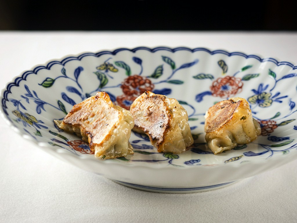 旨みあふれる3種の餡を、食感の良い皮で包んだ『餃子』