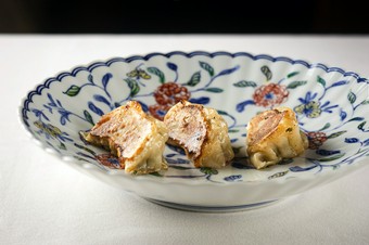 旨みあふれる3種の餡を、食感の良い皮で包んだ『餃子』