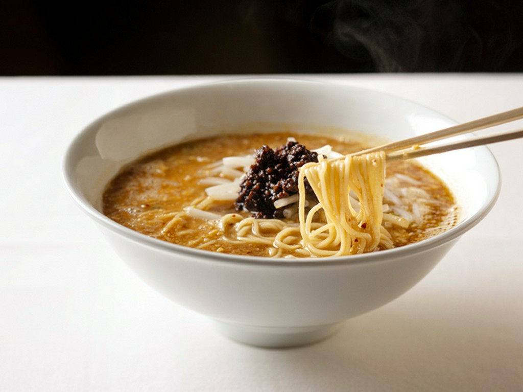 水も厳選することで仕上がった、香ばしくも甘いゴマの風味に圧倒される『担々麺』