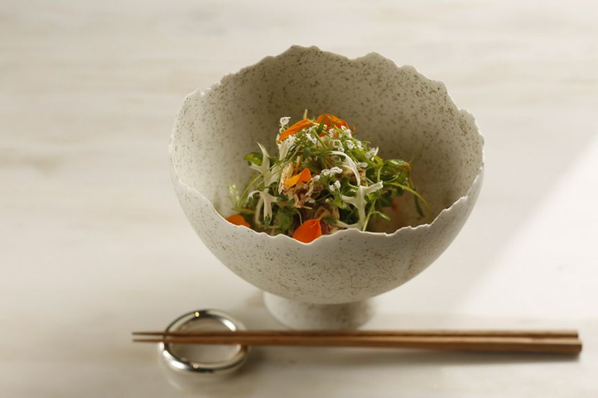 複雑な構成要素をまとめあげ、おいしさの一体感を生むシグネチャーの『ブーケサラダ』