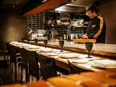 特等席はシェフの目の前のカウンター				