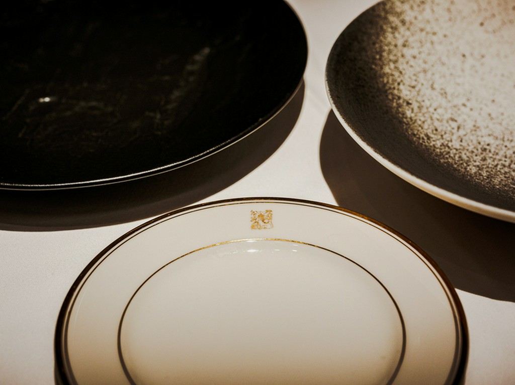 友人シェフの思いを受け継ぎ、集めた器				