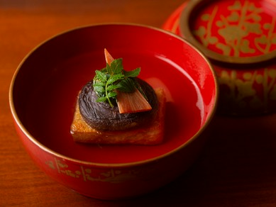 香りとコクが秀逸な『蓮根餅のお椀』