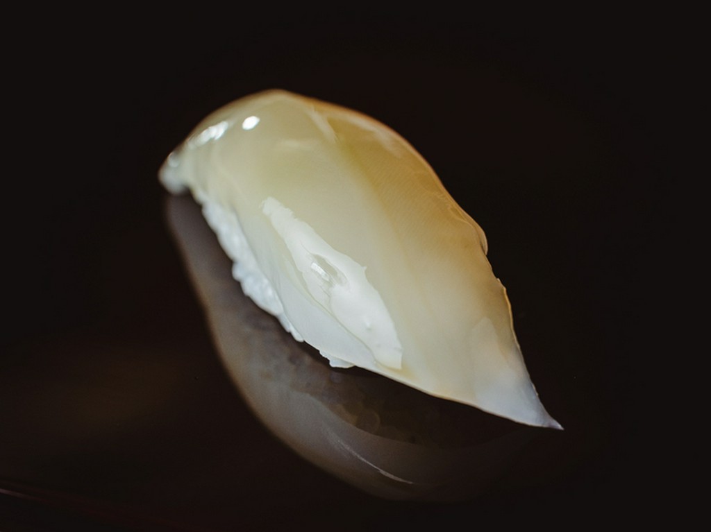 凛とした旨さと余韻! シャリとの一体感にうなる『いか』