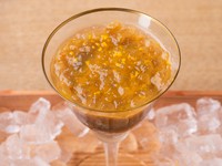 赤ナマコのほどよい歯応えと、このわたの旨みの凝縮感を堪能する逸品