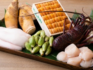 店主が絶対の信頼を置く豊洲の仲卸「亀本商店」から仕入れた魚