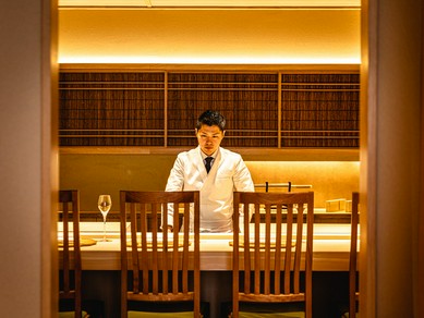 臨場感のあるカウンターは、二人の距離をぐっと縮めそう				