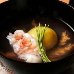 和食の要、だしは極上の素材で丁寧にとります				