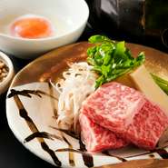 日本酒などの飲み物のほか、神奈川県の地産の魅力を知って欲しいと、調味料や食材も地元のものをセレクト。例えばこの牛鍋は、味噌は神奈川の味噌、牛肉は葉山牛、卵は恵壽卵を使用。				
