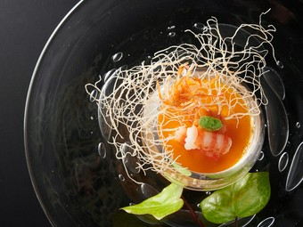 地元の卵を華やかな先付に『雲丹と恵壽卵のムース』