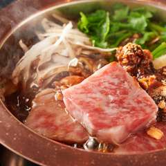 牛鍋伝承の地、横浜ならではの歴史を感じながら食す『濱牛鍋　黒毛和牛ロース』
