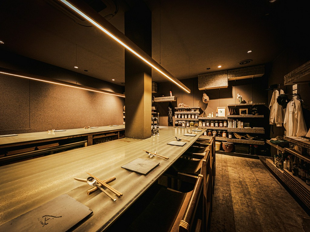 地球の自然を凝縮したような有機的空間で、食の新たな魅力を発信