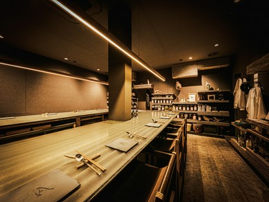 地球の自然を凝縮したような有機的空間で、食の新たな魅力を発信