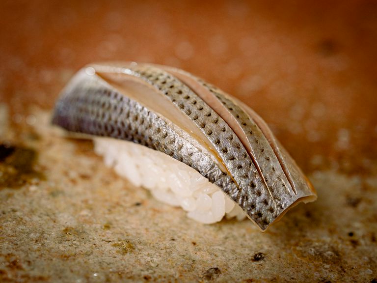 その日の魚の状態にあわせて締め加減を変える『こはだ』