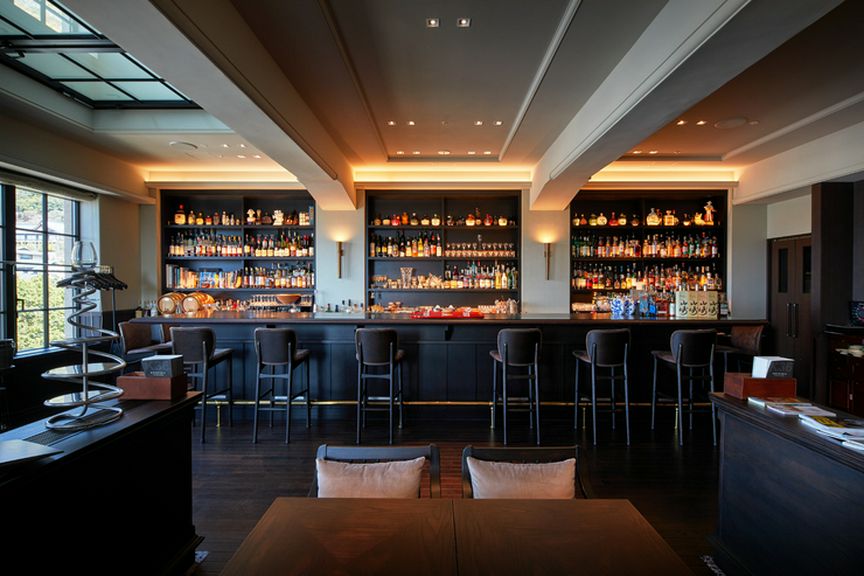 クラシックながらも重厚過ぎない、居心地のいいメインバー