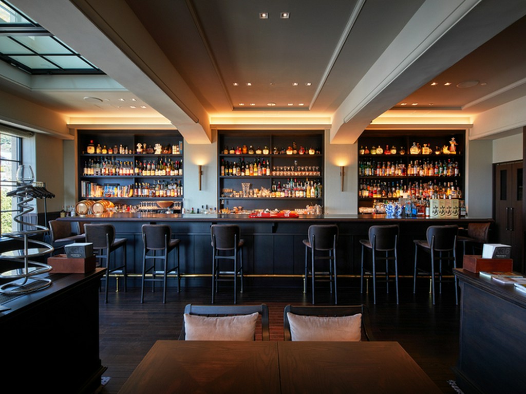 クラシックながらも重厚過ぎない、居心地のいいメインバー