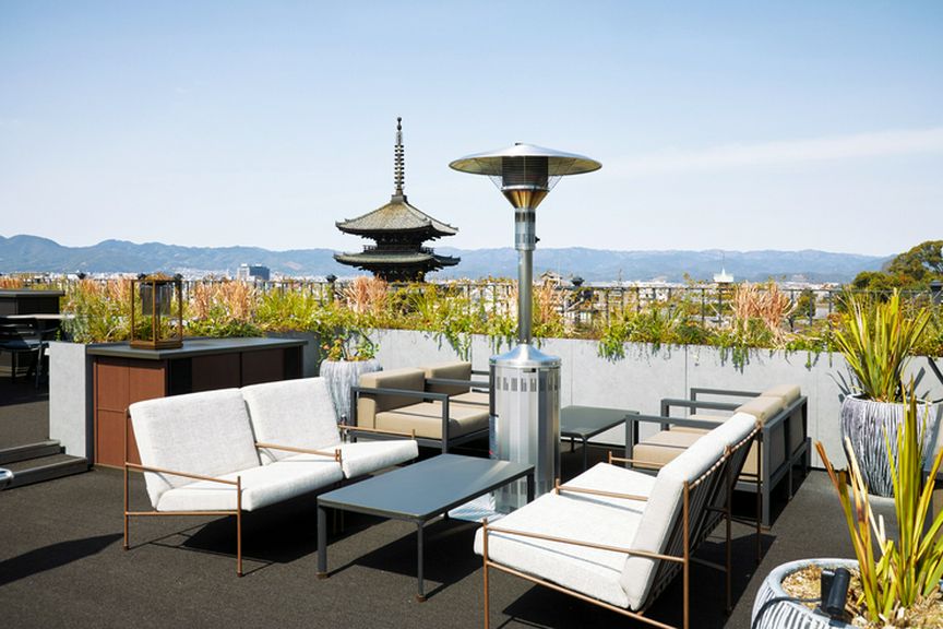 360度広がる夜景を望みながら二人だけの時間を過ごしたい