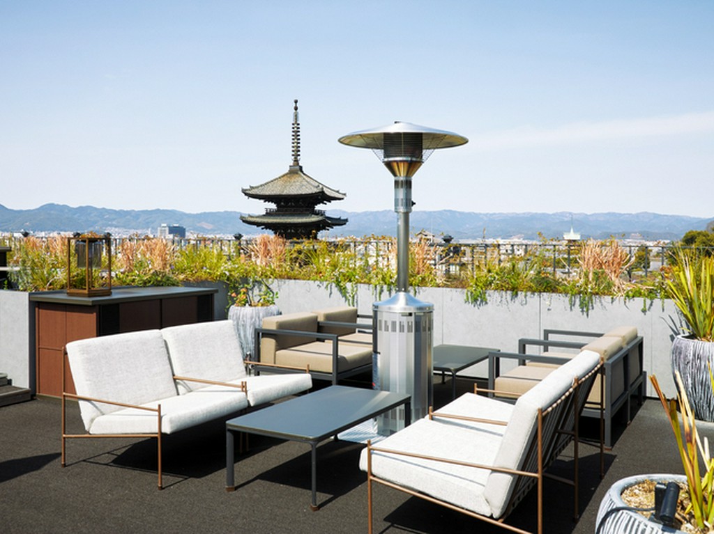 360度広がる夜景を望みながら二人だけの時間を過ごしたい