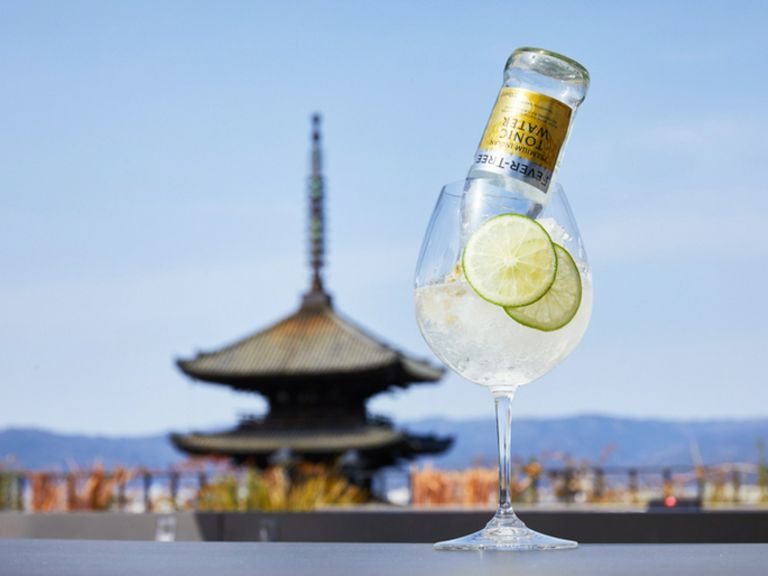 ルーフトップバーで味わう斬新なスタイルの『K36 ジン トニック』