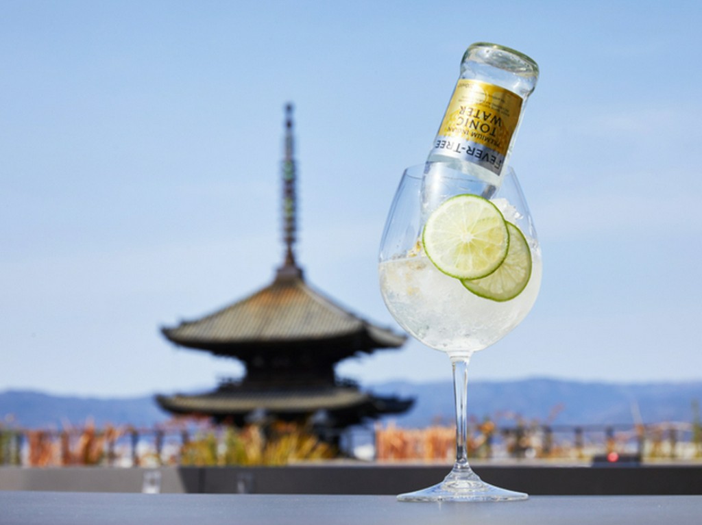 ルーフトップバーで味わう斬新なスタイルの『K36 ジン トニック』