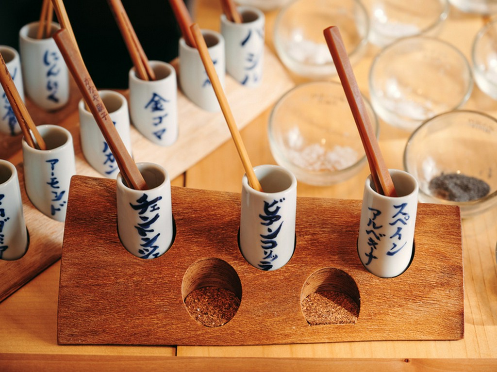 圧巻！ネタにより、塩とオイルを組み合わせ味と風味に変化を				