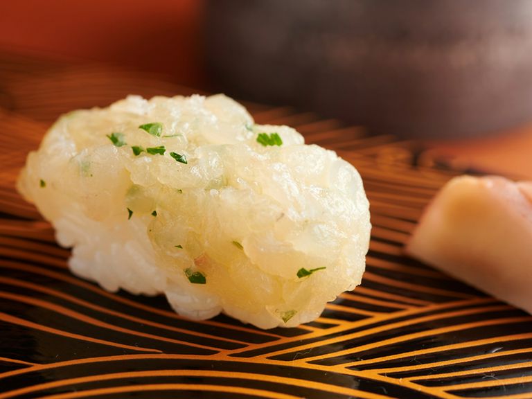 シチリア産のオイルを合わせる『セビーチェ』