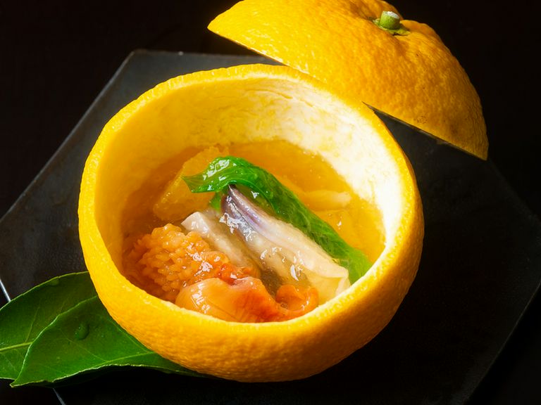 柑橘の爽やかな香りと貝の食感が春の味『夏みかんの貝寄せ』