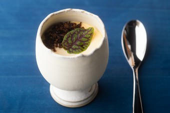 余韻の深さに酔いしれる『小林ゴールドエッグ 阿波尾鶏 椎茸』