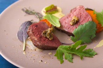 ドラマチックな旨さ、強く記憶に残る『阿波牛 新玉葱 人参』