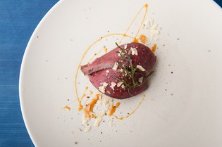 日本酒と合わせて美味しさが増す【鹿芯玉 クリームチーズ 苺】