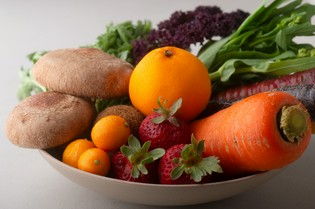 縁のある徳島と長野の食材を中心に、足を運んで選んだ素材が揃う